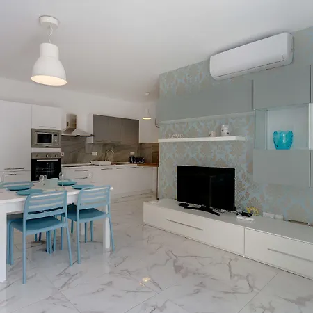 Luxury 2 Bedroom By The Sea كاورا