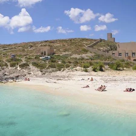 Luxury 2 Bedroom By The Sea شقة *