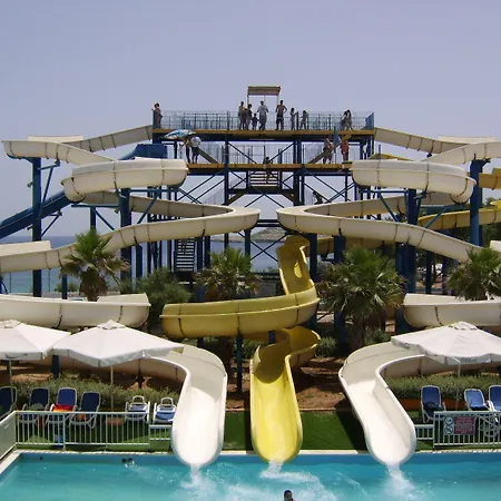 Luxury 2 Bedroom By The Sea شقة