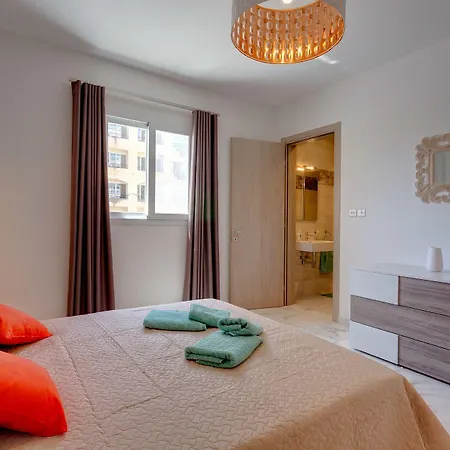 Luxury 2 Bedroom By The Sea *